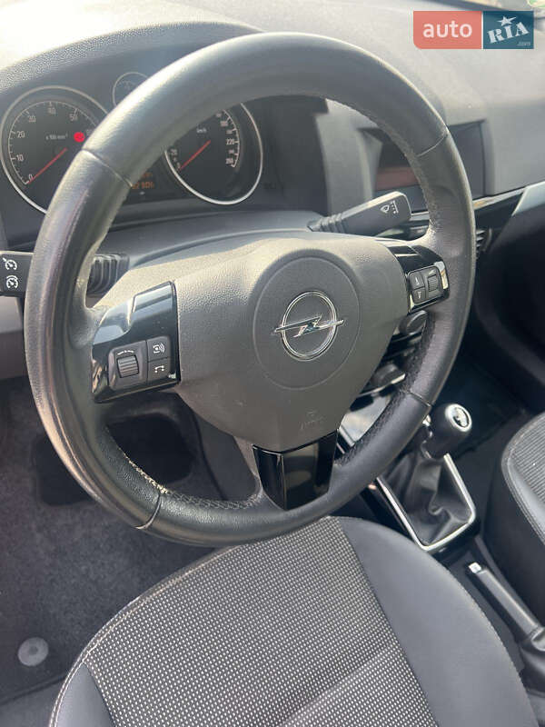 Універсал Opel Astra 2010 в Запоріжжі