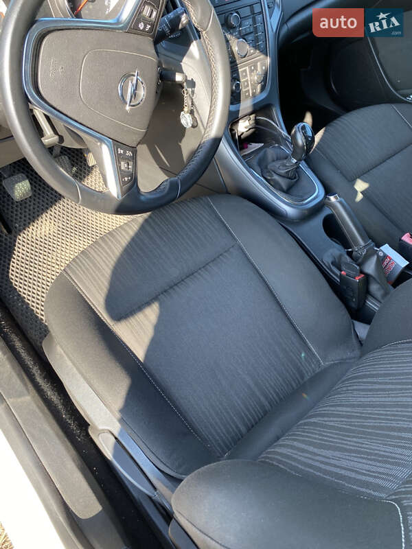 Універсал Opel Astra 2015 в Черкасах