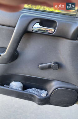 Седан Opel Astra 2006 в 