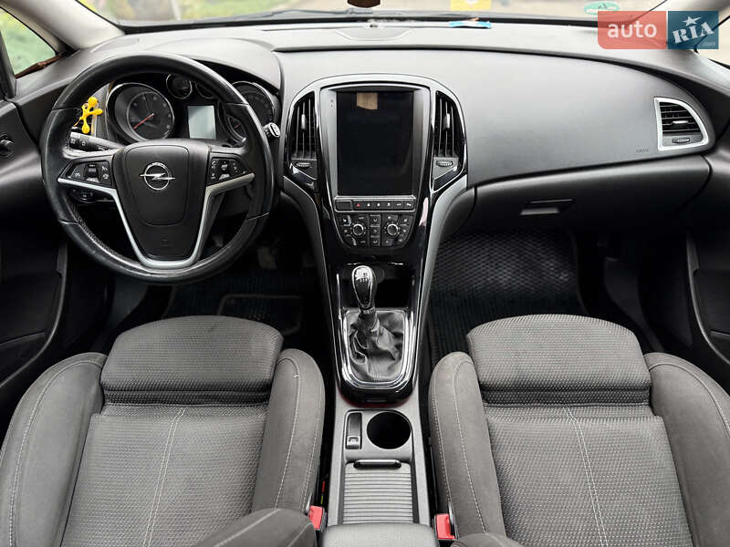 Универсал Opel Astra 2014 в Тернополе