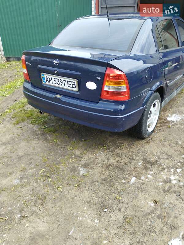 Седан Opel Astra 2002 в Звягеле