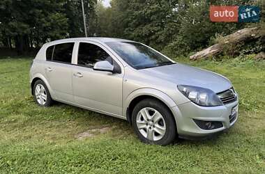 Хэтчбек Opel Astra 2011 в 