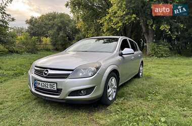 Хэтчбек Opel Astra 2011 в 