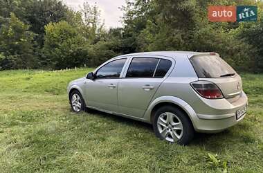 Хэтчбек Opel Astra 2011 в 