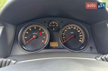 Хэтчбек Opel Astra 2011 в 