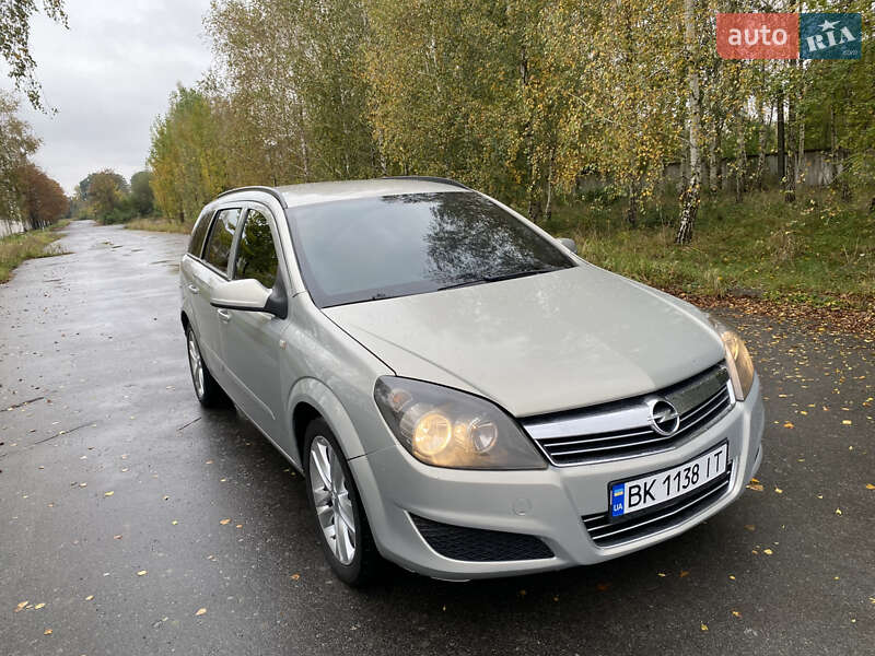 Універсал Opel Astra 2008 в  фото Універсал Opel Astra 2008 в
