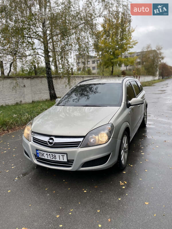 Универсал Opel Astra 2008 в Звягеле