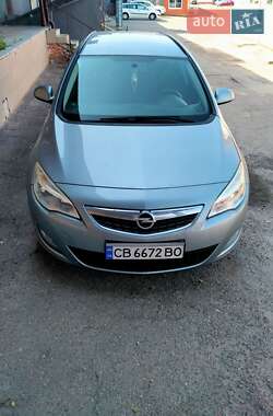 Универсал Opel Astra 2012 в Чернигове