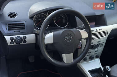 Хэтчбек Opel Astra 2008 в 