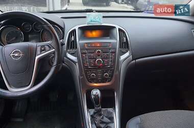 Хэтчбек Opel Astra 2012 в 