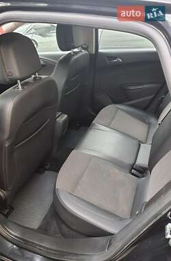 Хэтчбек Opel Astra 2012 в 