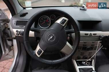 Хэтчбек Opel Astra 2008 в 