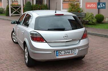 Хэтчбек Opel Astra 2008 в 