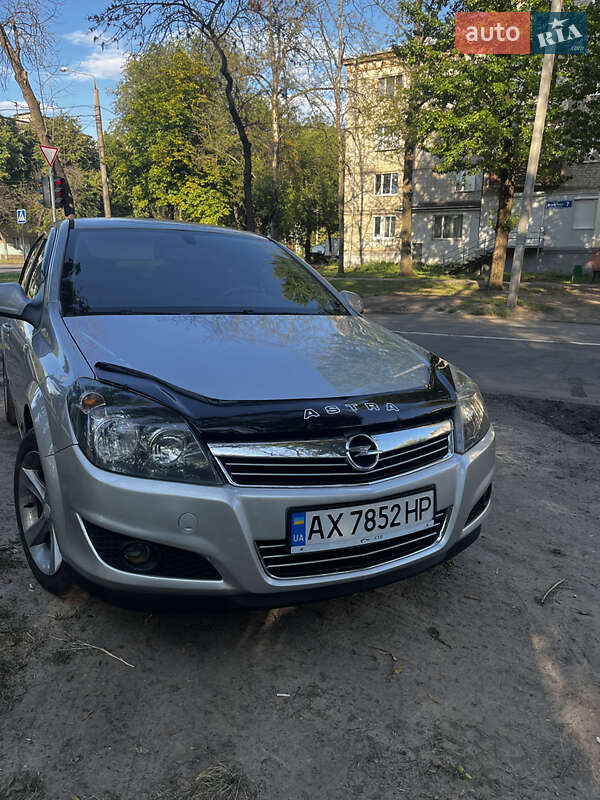 Opel Astra 2012