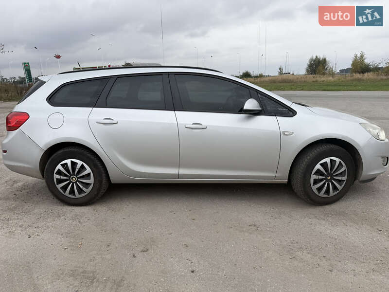 Универсал Opel Astra 2012 в Козельце