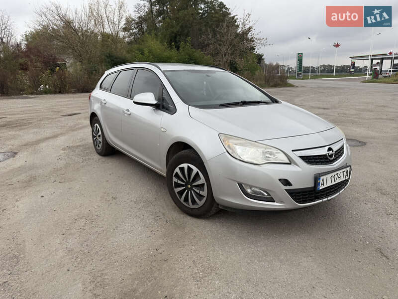 Универсал Opel Astra 2012 в Козельце