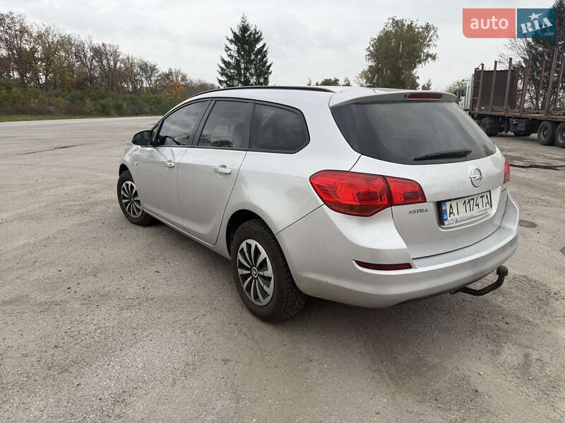 Универсал Opel Astra 2012 в Козельце