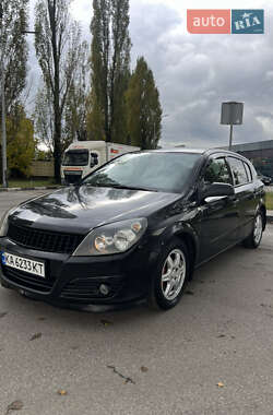Хэтчбек Opel Astra 2005 в 