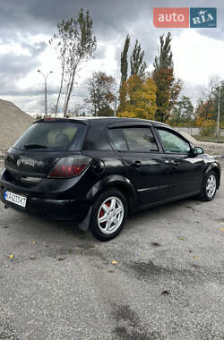 Хэтчбек Opel Astra 2005 в 