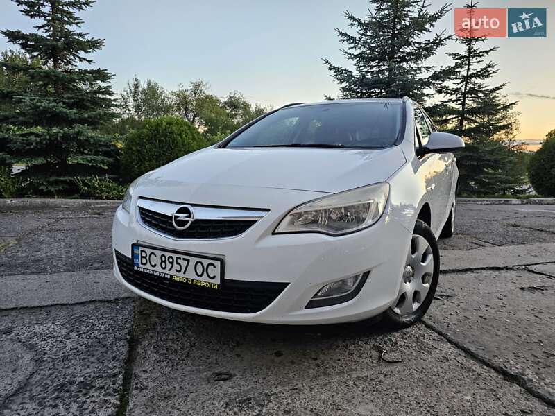 Универсал Opel Astra 2012 в Новом Роздоле