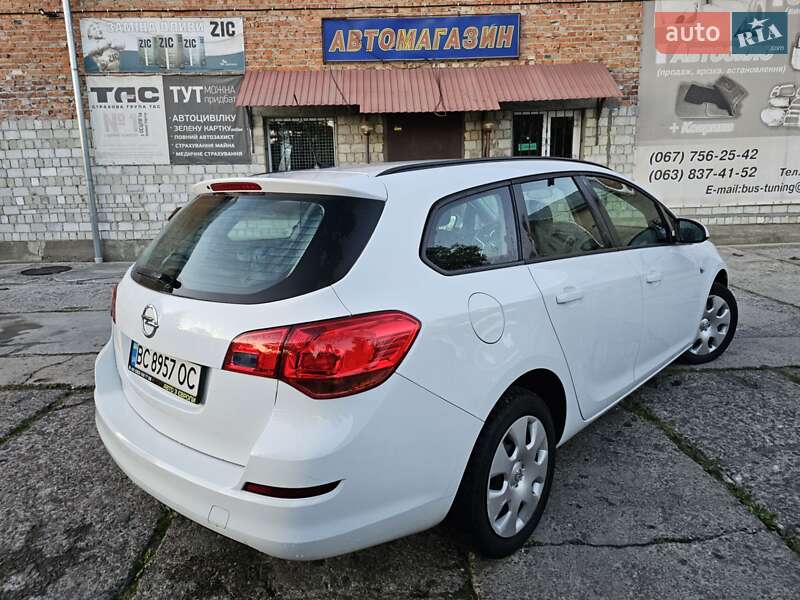 Универсал Opel Astra 2012 в Новом Роздоле