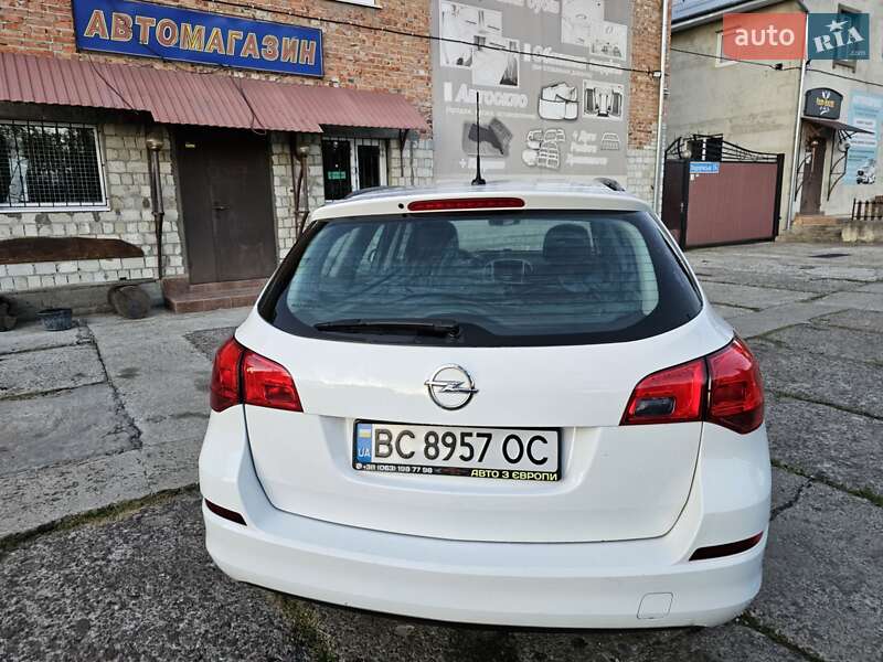 Универсал Opel Astra 2012 в Новом Роздоле