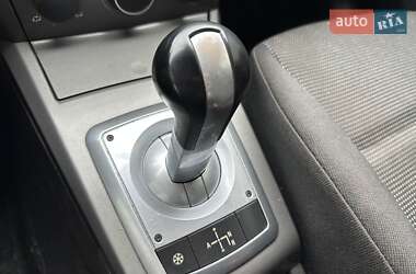 Хэтчбек Opel Astra 2006 в 
