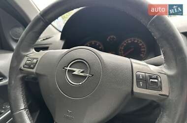 Хэтчбек Opel Astra 2006 в 
