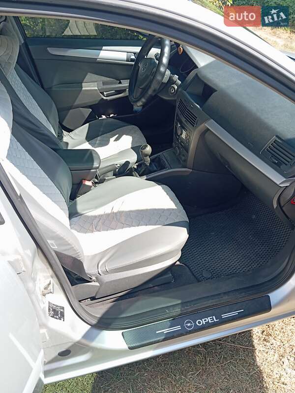 Универсал Opel Astra 2005 в Светловодске фото 7 Универсал Opel Astra 2005 в Светловодске