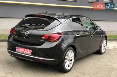 Хэтчбек Opel Astra 2014 в 