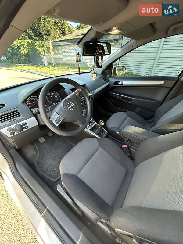Универсал Opel Astra 2005 в Днепре