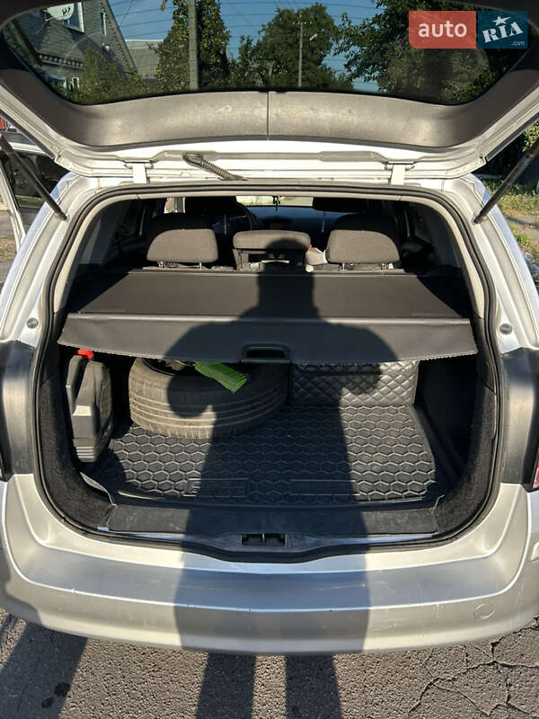 Универсал Opel Astra 2005 в Днепре