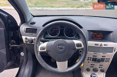 Хэтчбек Opel Astra 2008 в 