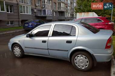 Седан Opel Astra 2004 в Києві