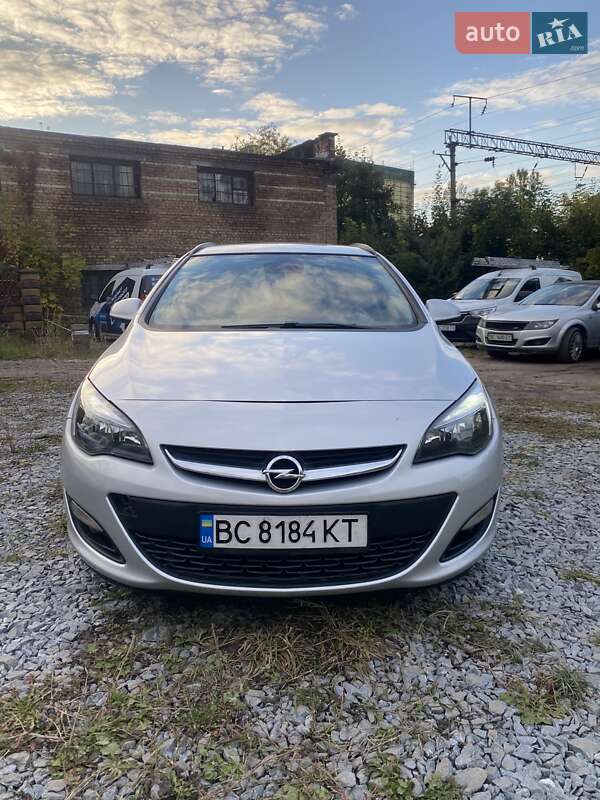 Универсал Opel Astra 2013 в Львове