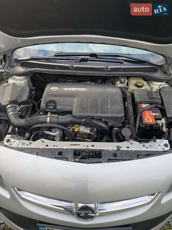 Универсал Opel Astra 2013 в Львове