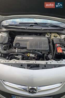 Универсал Opel Astra 2013 в 