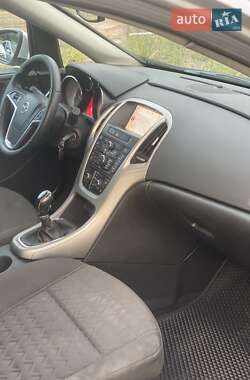 Универсал Opel Astra 2013 в 