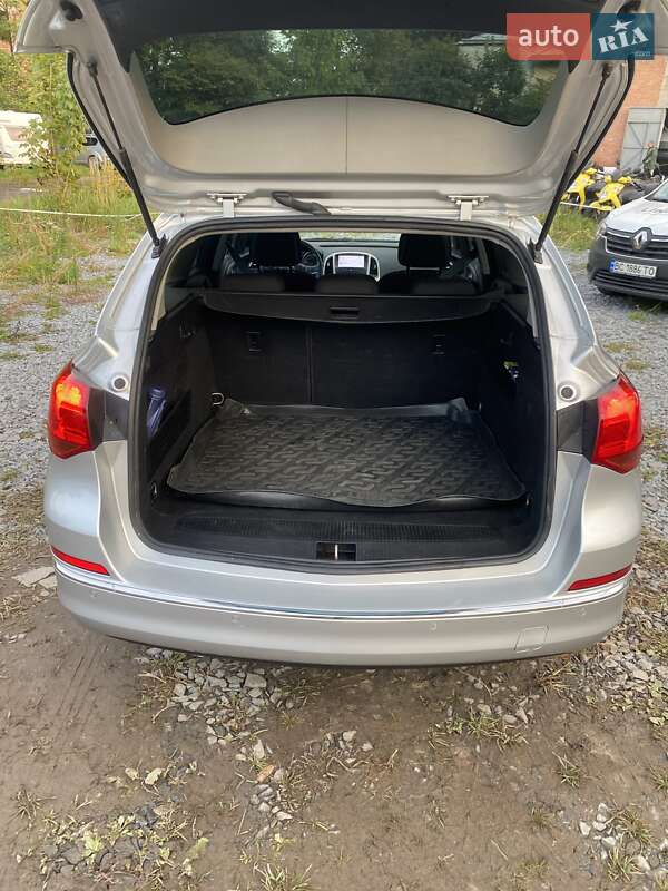 Универсал Opel Astra 2013 в Львове