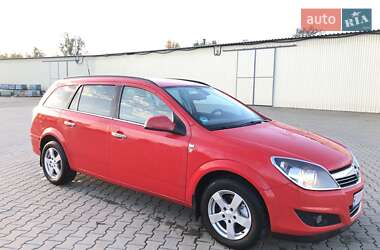Універсал Opel Astra 2010 в Чернівцях