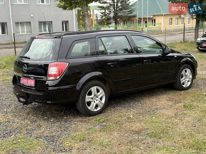 Універсал Opel Astra 2009 в Луцьку
