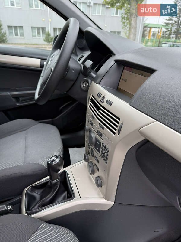 Універсал Opel Astra 2009 в Луцьку