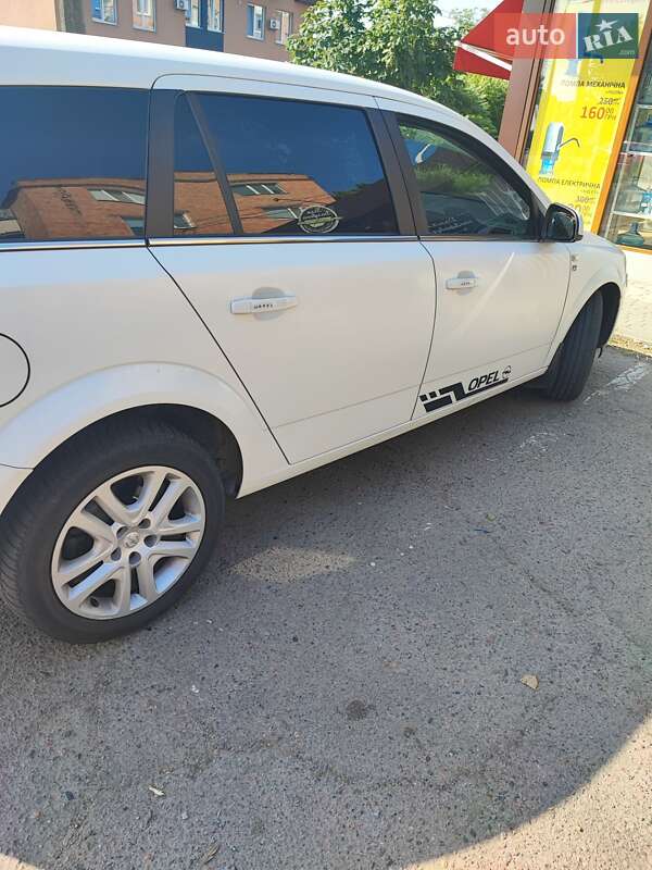 Универсал Opel Astra 2010 в Черкассах