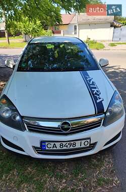 Універсал Opel Astra 2010 в Черкасах