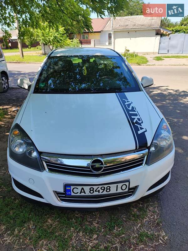 Универсал Opel Astra 2010 в 