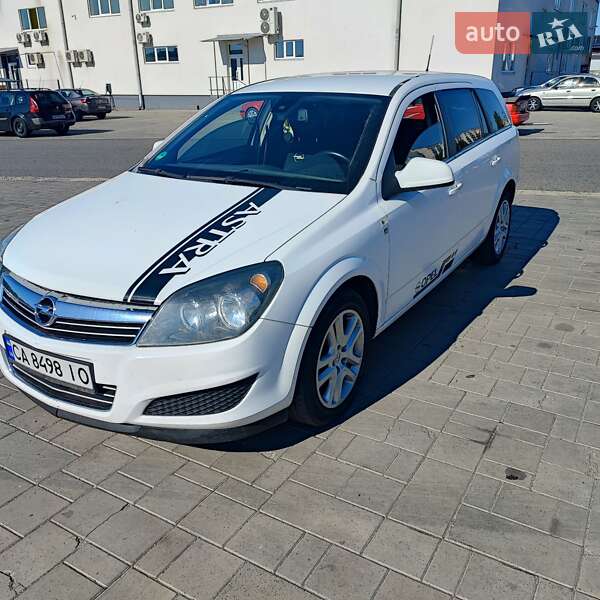 Универсал Opel Astra 2010 в Черкассах