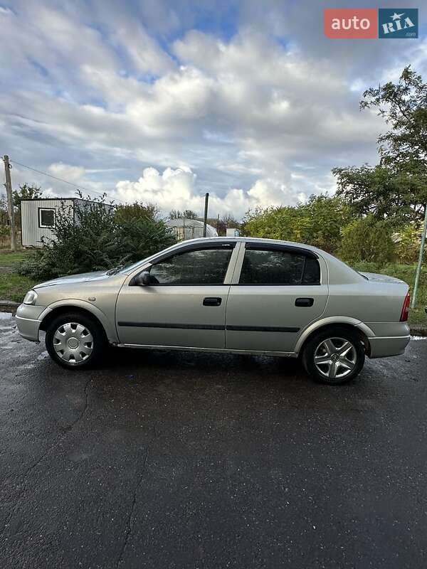 Седан Opel Astra 2008 в Баштанке