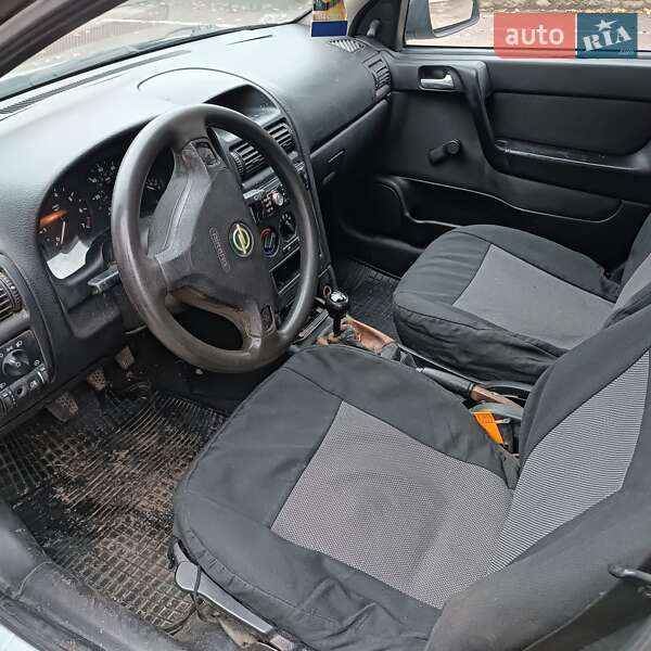 Седан Opel Astra 2004 в Вознесенске