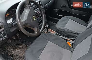 Седан Opel Astra 2004 в 