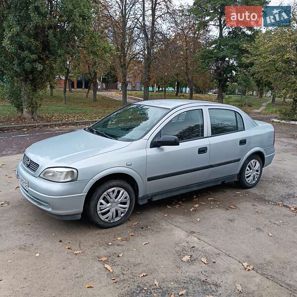 Седан Opel Astra 2004 в Вознесенске